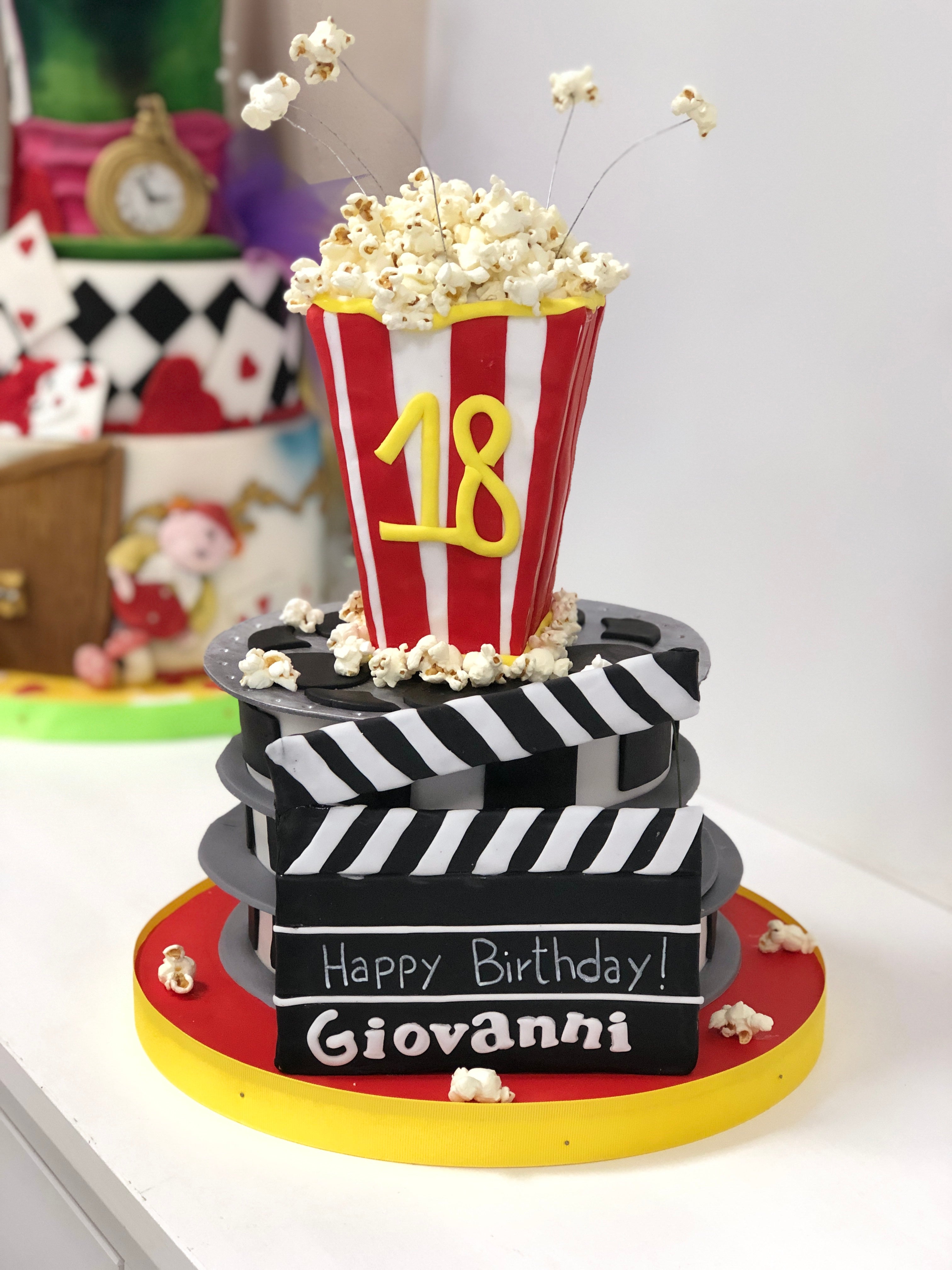 Torta 18 anni red . Cake design , Milano e Varese . – cakeintown